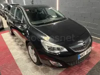 Usado Opel Astra Excellence 140 CV (102 kW) 2012 Negro Berlina