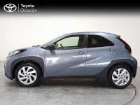 Usado Toyota Aygo X Play 72 CV (52 kW) 2025 Gris / plata SUV