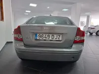 Usado Volvo S40 Momentum 110 CV (80 kW) 2005 Gris / plata Berlina