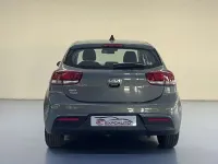 Usado Kia Rio 120 CV (88 kW) 2022 Verde Utilitario