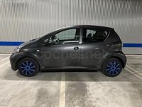 Usado Toyota Aygo Live 68 CV (50 kW) 2011 Azul Utilitario