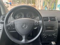 Usado Mercedes A180 116 HP (85 kW) 2011 Azul Monovolume