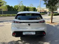 Usado Peugeot 308 Active 130 CV (95 kW) 2022 Blanco Berlina