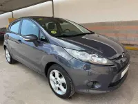 Usado Ford Fiesta Trend 70 CV (51 kW) 2011 Gris / plata Berlina