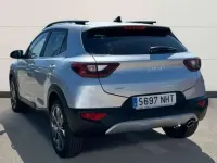 Usado Kia Stonic Style 101 CV (74 kW) 2025 Plateado SUV