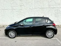 Usado Peugeot 208 Signature Sky 82 CV (60 kW) 2019 Negro Utilitario