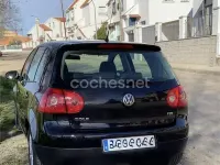 Usado VW Golf V Highline 105 CV (77 kW) 2007 Negro Berlina