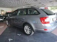 Usado Skoda Octavia Active 105 CV (77 kW) 2014 Gris / plata Familiar
