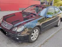 Usado Mercedes C220 143 CV (105 kW) 2004 Negro Berlina