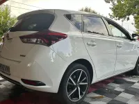 Usado Toyota Auris Hybrid Edition 136 CV (100 kW) 2018 Blanco