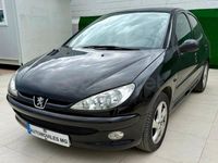 Usado Peugeot 206 90 CV (66 kW) 2005 Negro Berlina