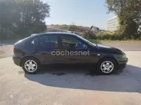 Usado Seat Leon Sport 125 CV (91 kW) 2001 Negro Utilitario
