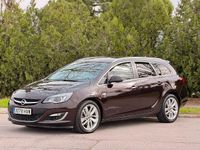 Usado Opel Astra Sportive 131 CV (96 kW) 2013 Negro Familiar