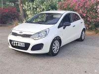 Usado Kia Rio 85 CV (62 kW) 2012 Blanco Berlina