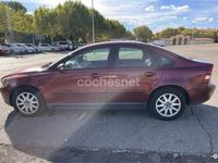 Usado Volvo S40 Kinetic 136 CV (100 kW) 2006 Granate Berlina