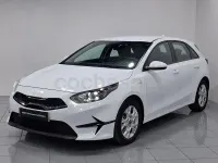 Usado Kia Ceed 136 CV (100 kW) 2023 Blanco Utilitario