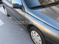 Begagnad Renault Laguna 95 HK (69 kW) 1994 Grå Halvkombi