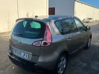 Usado Renault Scenic E-Tech Dynamique 131 CV (96 kW) 2010 Marrón Monovolumen