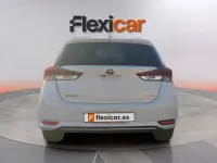 Usado Toyota Auris Hybrid Active 136 CV (100 kW) 2018 Blanco Berlina