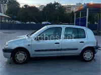 Usado Renault Clio 60 CV (44 kW) 2001 Gris / plata Berlina