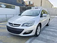 Usado Opel Astra Business 110 CV (80 kW) 2014 Gris / plata Familiar