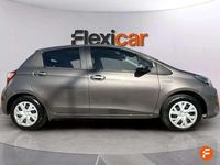 Usado Toyota Yaris Hybrid Active 100 CV (73 kW) 2019 Marrón Utilitario