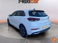 Usado Hyundai i30 120 CV (88 kW) 2024 Blanco Berlina