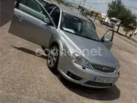 Usado Ford Mondeo Sport 155 CV (114 kW) 2004 Gris / plata Berlina