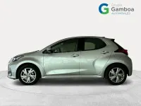 Usado Toyota Yaris Hybrid Active 116 CV (85 kW) 2025 Gris / plata Berlina