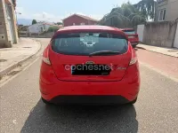 Usado Ford Fiesta Trend 82 CV (60 kW) 2013 Rojo Berlina