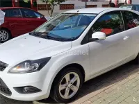 Usado Ford Focus Trend 100 CV (73 kW) 2008 Blanco Berlina