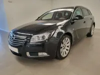 Usado Opel Insignia Sport 160 CV (117 kW) 2010 Negro Familiar