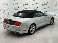Usado Ford Mustang 305 CV (224 kW) 2016 Gris Descapotable