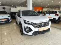 Usado Peugeot 2008 Allure 102 CV (75 kW) 2025 Blanco SUV