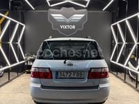 Usado Kia Carens EX 140 CV (102 kW) 2006 Gris / plata Monovolumen