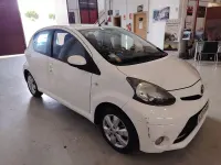 Usado Toyota Aygo City 68 CV (50 kW) 2013 Blanco Utilitario