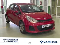 Usado Kia Rio 84 CV (61 kW) 2017 Rojo Berlina