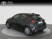 Usado Toyota Yaris Hybrid Active 116 CV (85 kW) 2022 Negro Monovolumen