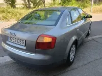 Usado Audi A4 130 CV (95 kW) 2002 Gris / plata Berlina