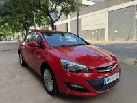 Usado Opel Astra Excellence 110 CV (80 kW) 2015 Rojo Berlina