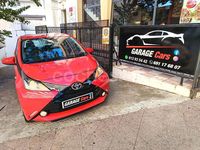 Usado Toyota Aygo X-play 69 CV (50 kW) 2015 Granate Utilitario