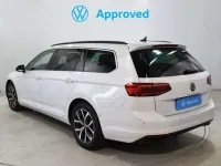 Usado VW Passat Executive 150 CV (110 kW) 2023 Blanco Familiar