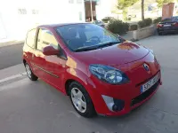 Usado Renault Twingo Authentique 65 CV (47 kW) 2008 Rojo Utilitario