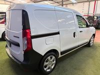 Usado Dacia Dokker Essentiel 90 CV (66 kW) 2019 Blanco Monovolumen