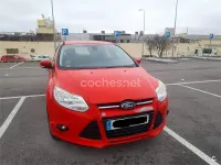 Usado Ford Focus Trend 100 CV (73 kW) 2013 Rojo Berlina