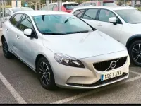 Usado Volvo V40 Momentum 150 CV (110 kW) 2017 Blanco Berlina