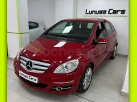 Usado Mercedes B200 140 CV (102 kW) 2009 Rojo Monovolumen