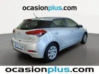 Usado Hyundai i20 84 CV (61 kW) 2018 Gris / plata Berlina