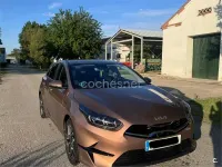 Usado Kia Ceed 120 CV (88 kW) 2023 Marrón Utilitario