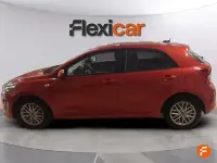 Usado Kia Rio 84 CV (61 kW) 2023 Rojo